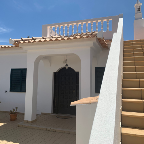 Casa térrea com terraços no campo | Charming house with shared poolwih 